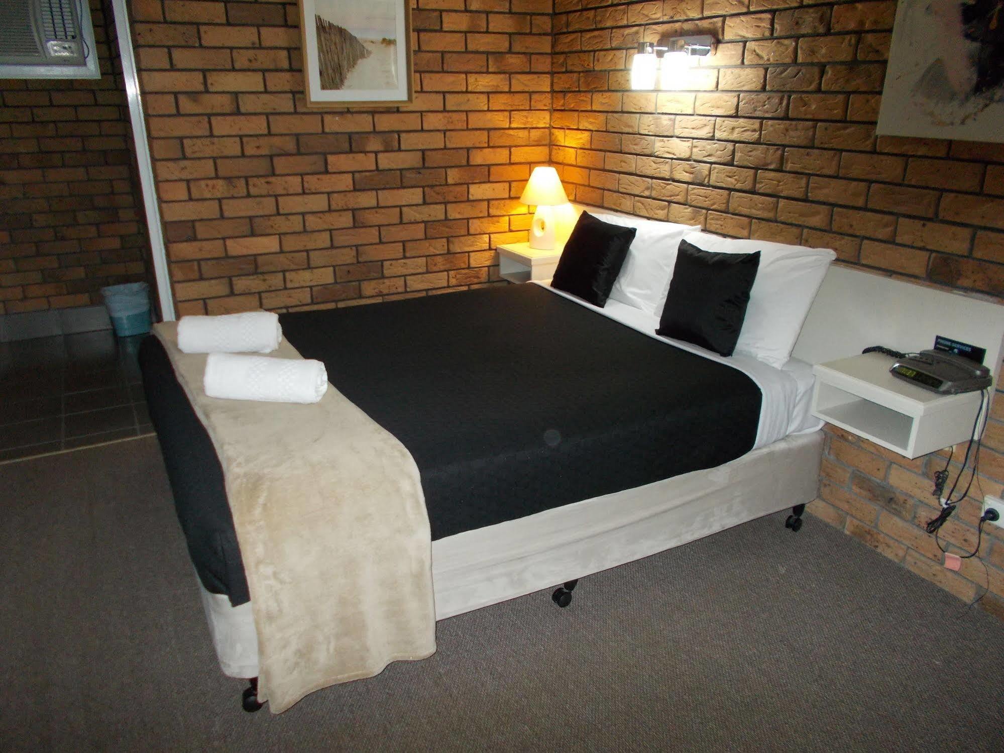 Park House Motor Inn Oakey 외부 사진