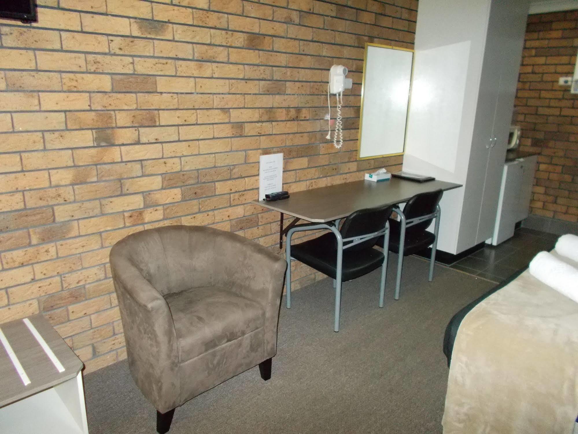 Park House Motor Inn Oakey 외부 사진