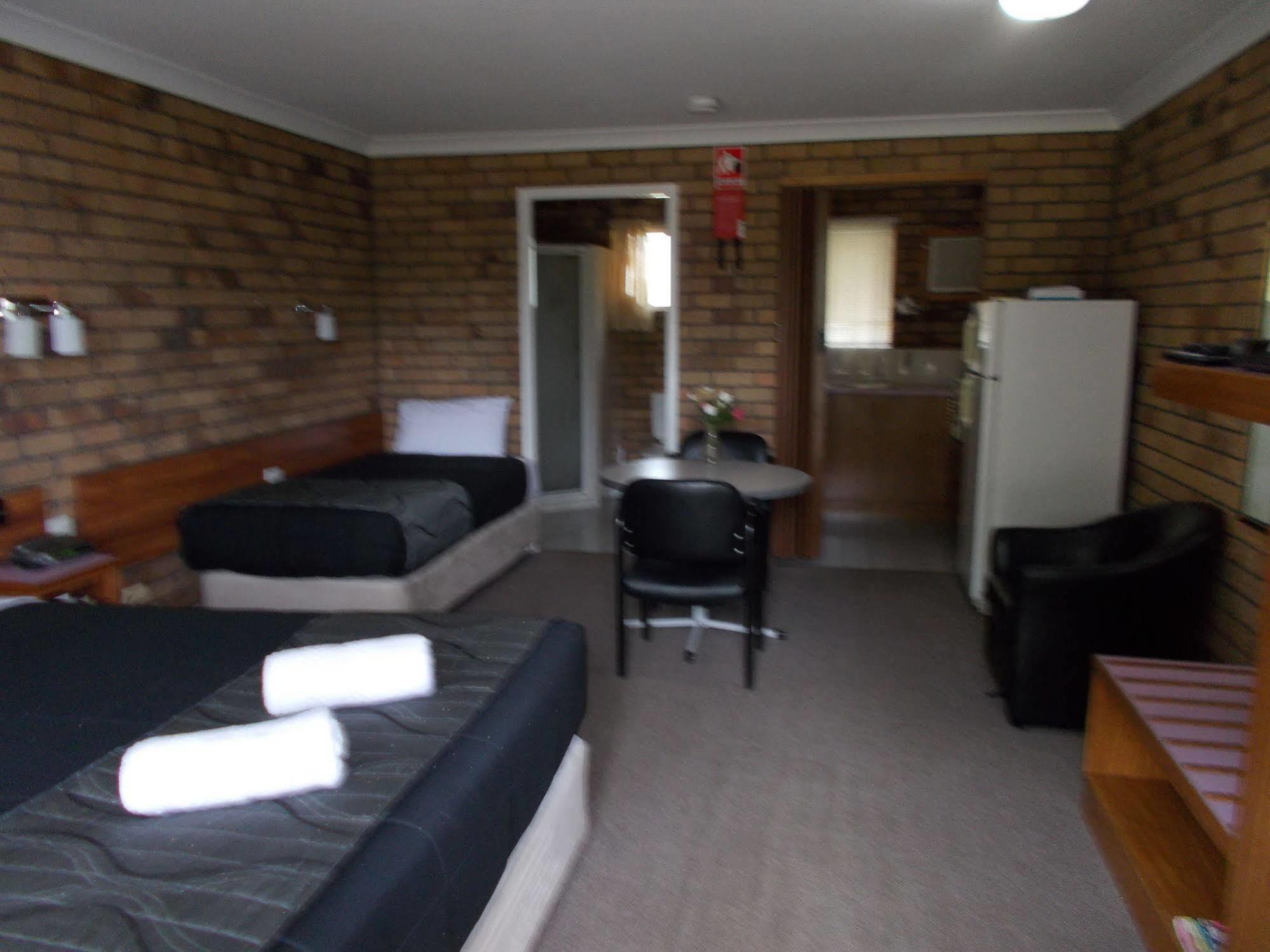Park House Motor Inn Oakey 외부 사진